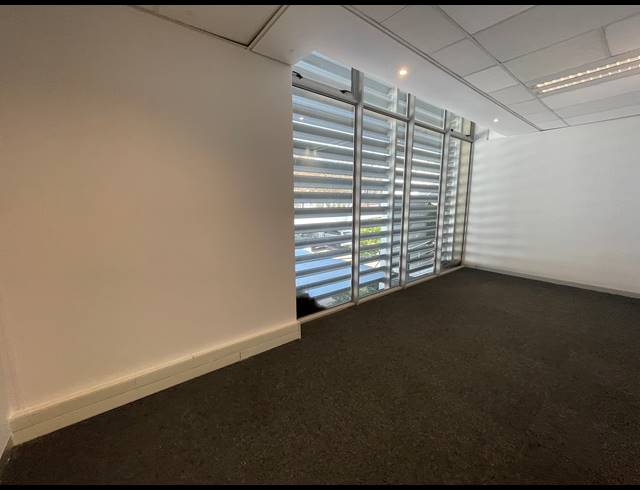 658M² OFFICE TO LET IN BRYANSTON